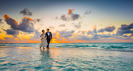 honeymoon walk in Maldives beach